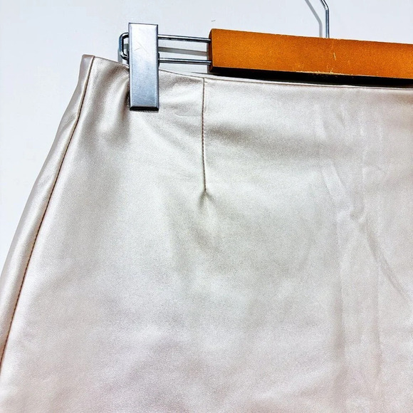 DYNAMITE  Champagne gold metallic faux leather skirt - Picture 2 of 7